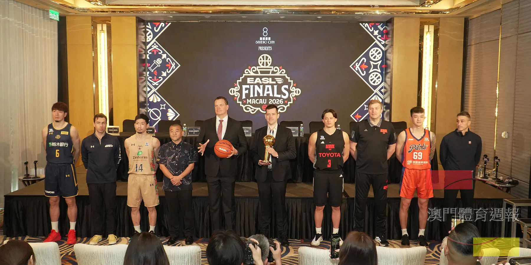 李小龍、Kevin Benning與東超四強隊伍代表合影.JPG